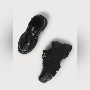 Arial Black Sneakers
